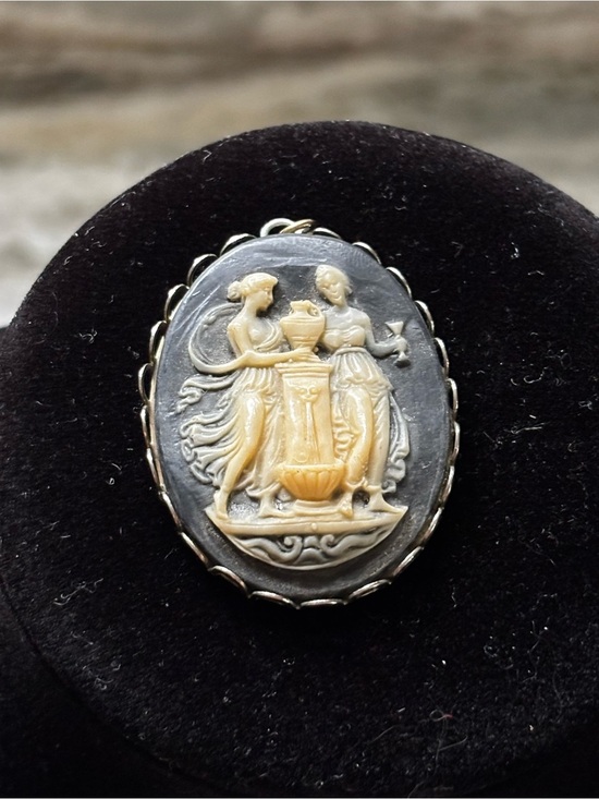 Jewelry - Vintage Mid-Century Classical Two Graces Resin Cameo Brooch / Pendant